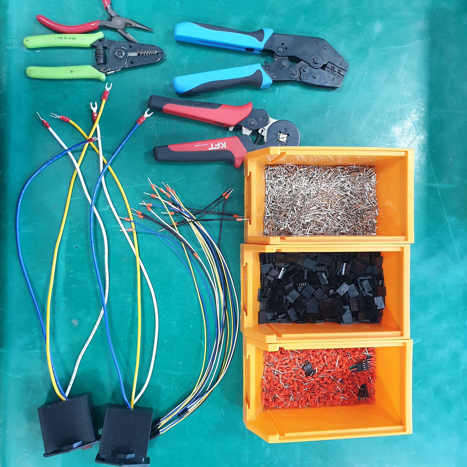 Core-700에 적용하는 케이블과 커넥터, 터미널 작업 예시