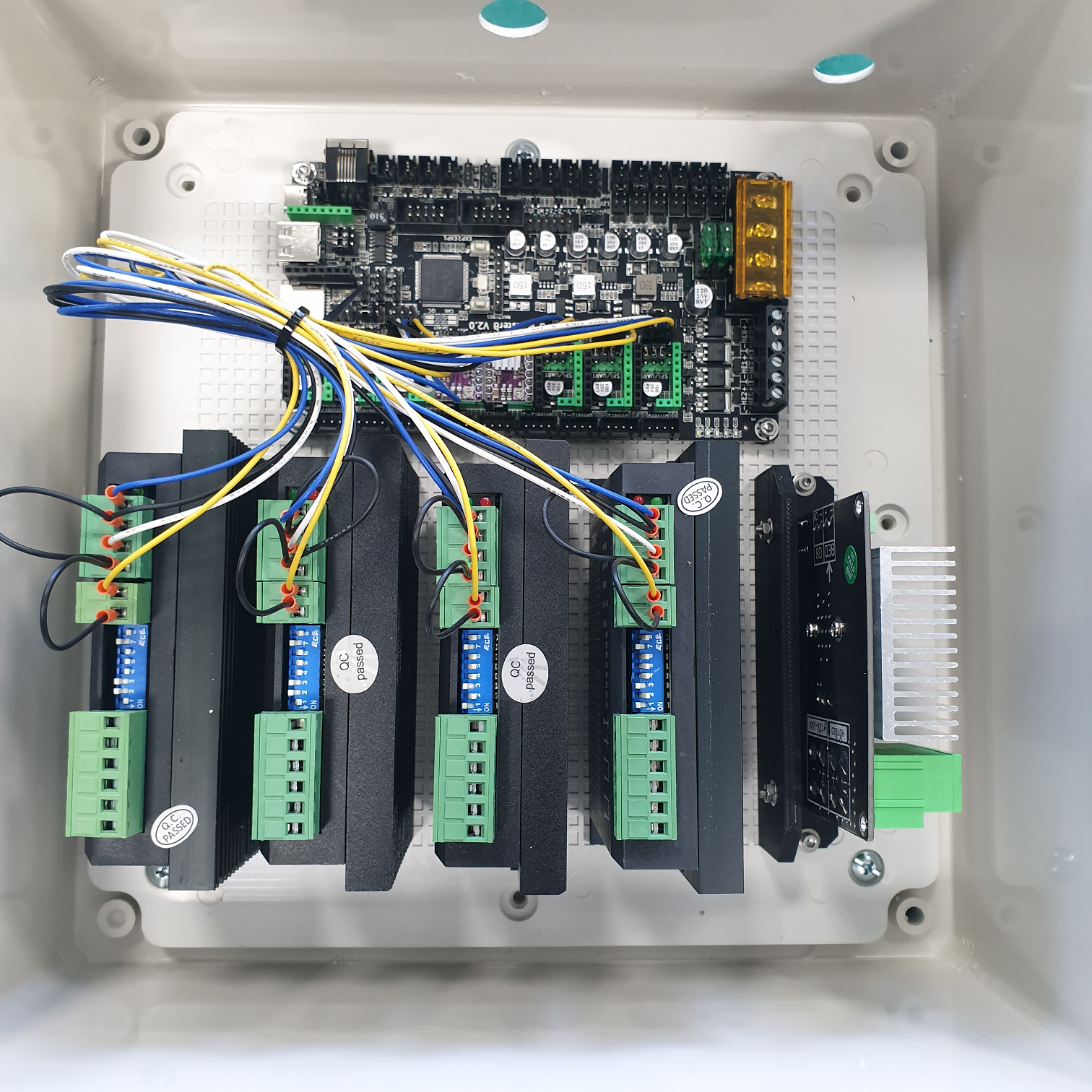 Core-700 전장 디테일과 커넥터 적용 이미지