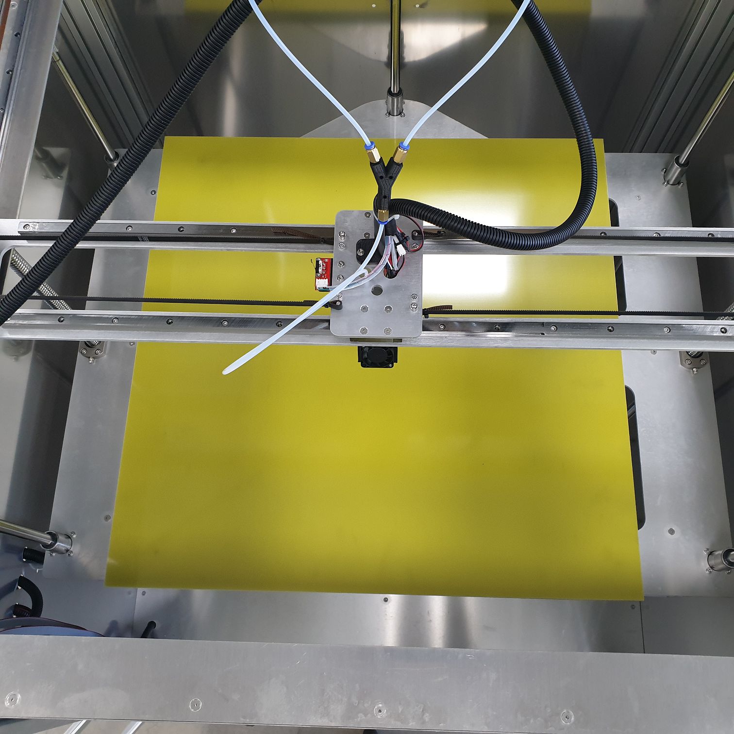 Core-700 상부 구조와 XY 이동부 구성